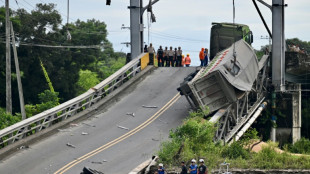 Aumentan a cuatro los fallecidos por la caída de un puente vehicular en Ecuador