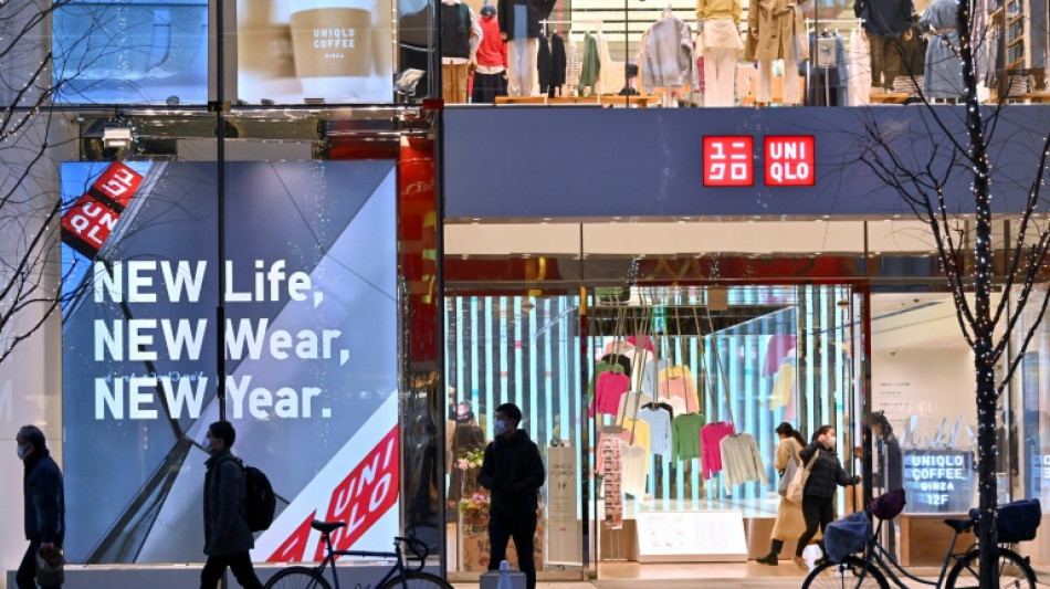 La marca textil japonesa Uniqlo no prevé por ahora suspender sus actividades en Rusia