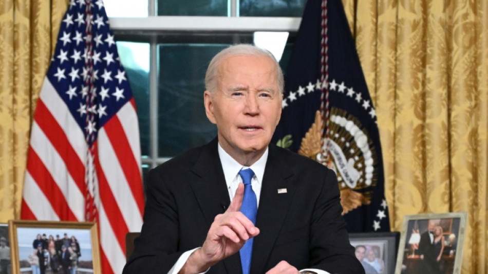 Biden advierte de amenazas a una "frágil" democracia en EEUU