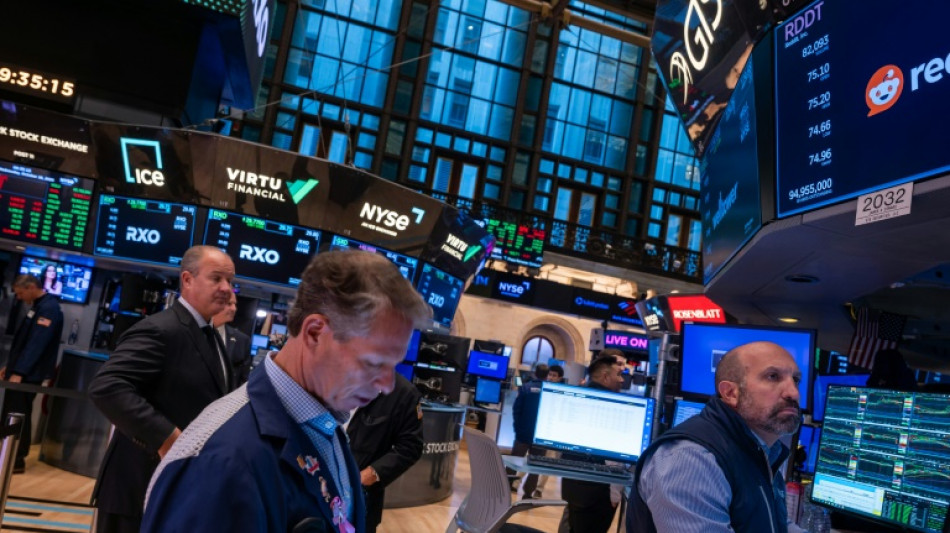 Wall Street en ordre dispersé, consolide après des records