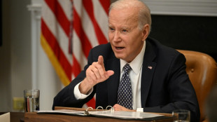 Biden acusa otra vez a los republicanos de tomar como "rehén" a la economía de EEUU