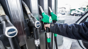 Cala prezzo benzina, diesel ai minimi da gennaio 2022