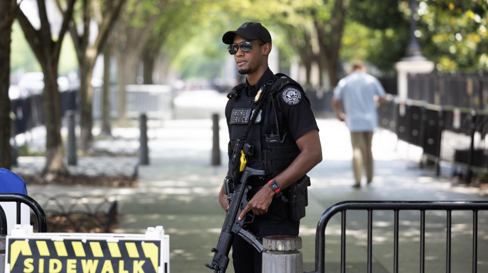 Secret Service spara a uomo armato nei pressi Casa Bianca