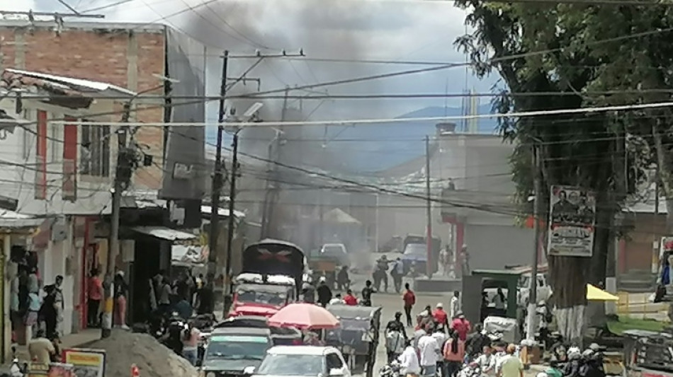 Ataque com explosivos deixa 17 feridos na Colômbia