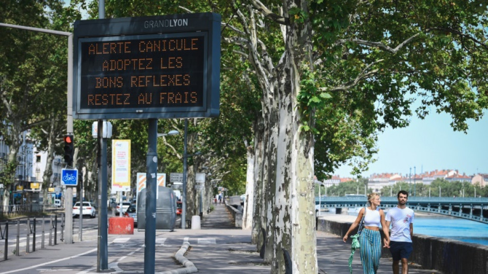 La canicule continue d'écraser la France, 50 départements en vigilance orange lundi