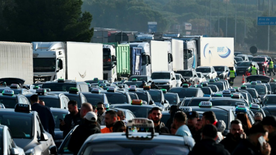 Deuxième jour de manifestation des taxis à Lyon, Paris s'associe au mouvement