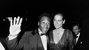 Actor, cantante y figura comercial: los goles de Pelé fuera del campo