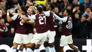 Aston Villa vence Bologna (2-0) e se mantém 100% na Champions