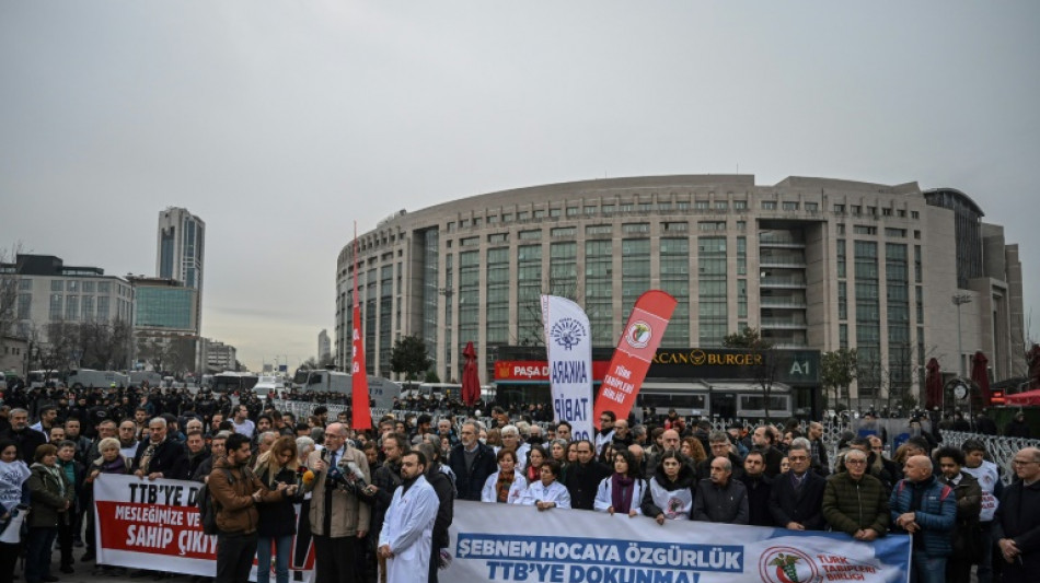 Liberan a la presidenta de la Unión de Médicos de Turquía