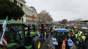 Agricultores protestan con tractores en el centro de Madrid