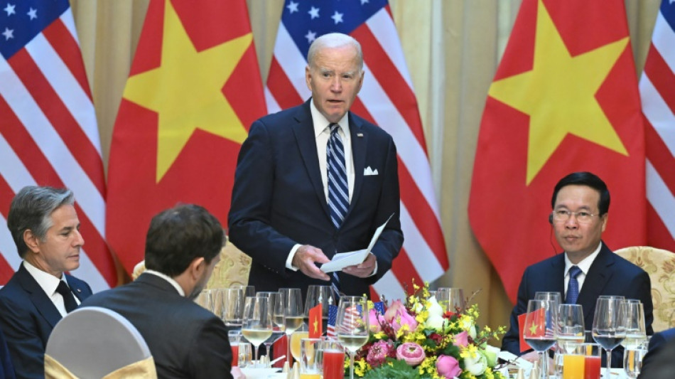 Biden cierra visita a Vietnam con reuniones empresariales y homenajes