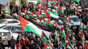 Miles de palestinos conmemoran aniversario de represión mortífera de Israel