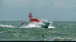 Fischer fällt vor Borkum von Krabbenkutter - Große Suchaktion auf der Nordsee