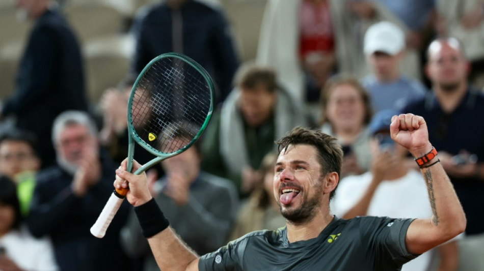 Wawrinka elimina Murray em duelo veteranos em Roland Garros