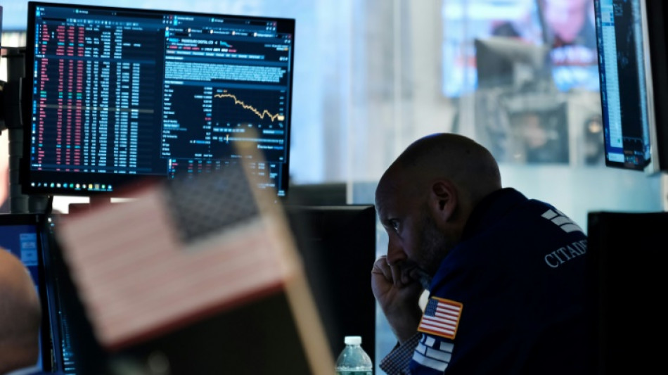 Wall Street dégringole, inflation et hausse des taux font fuir les investisseurs