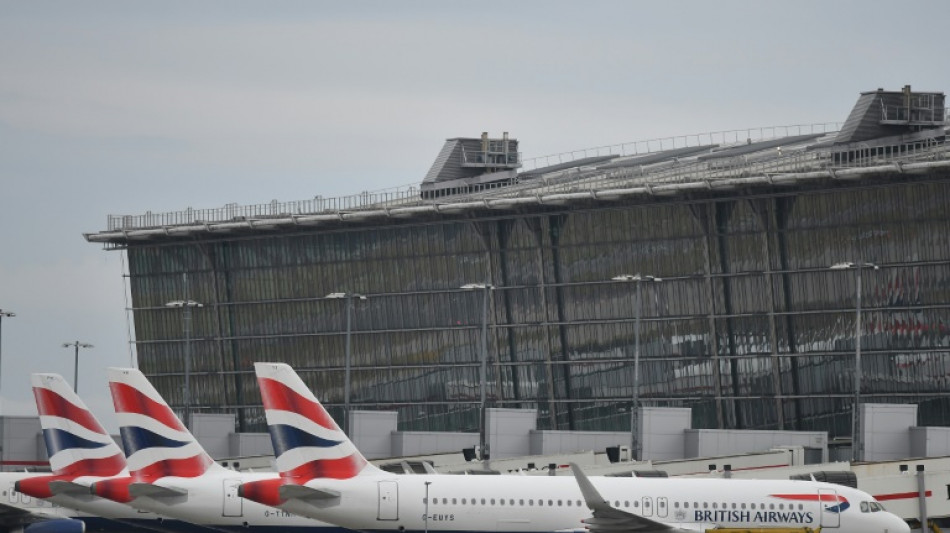 Perturbaciones en el tráfico aéreo mundial por cierre de Heathrow tras un incendio 