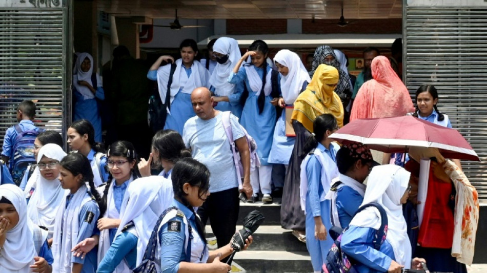 Bangladés reabre las escuelas, pese al calor extremo