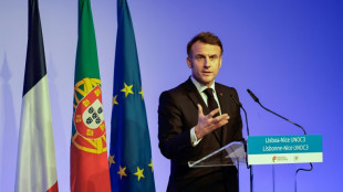 Depuis le Portugal, Macron exhorte l'Europe à refuser la "vassalisation"