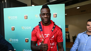 Balotelli ha firmato con il Genoa, contratto fino a giugno 2025