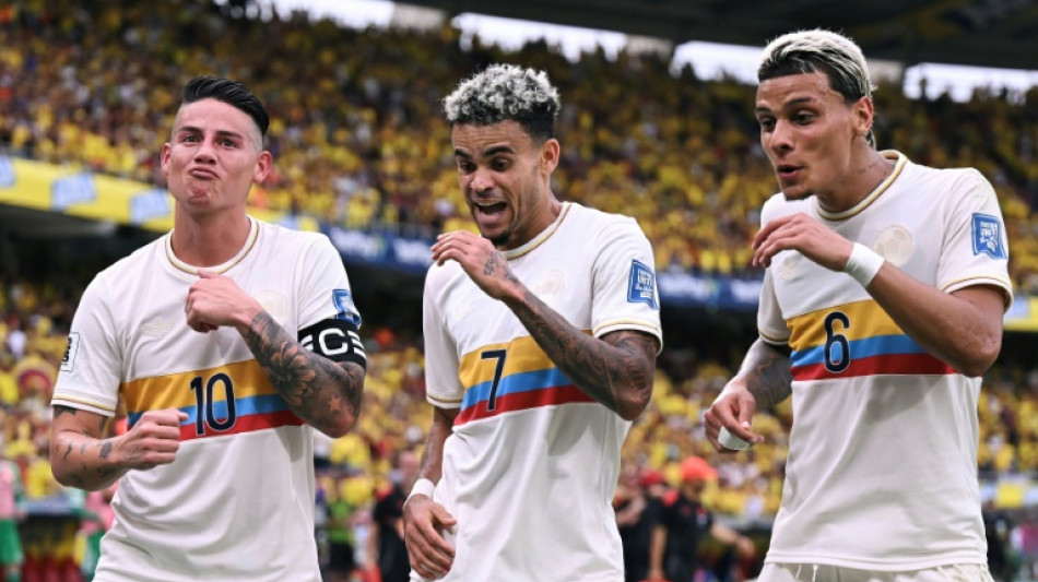 Stylish Colombia put four past Chile, Sanabria double for Paraguay