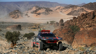 Carlos Sainz acaricia su cuarto Dakar