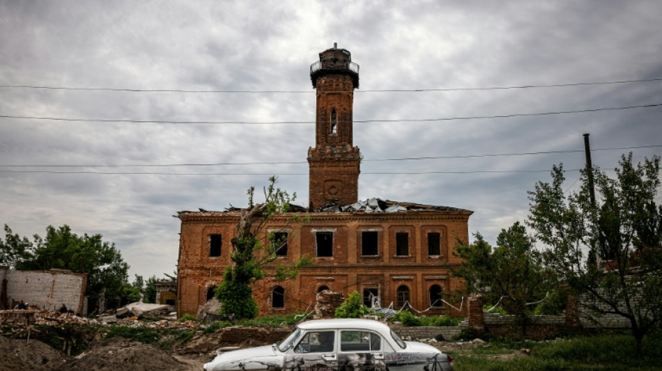 Russian forces close in on key Ukraine city in east