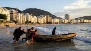 Últimos pescadores artesanais de Copacabana buscam renovação