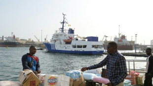 El buque "Plastic Odyssey" enseña en Senegal a luchar por un mundo más limpio