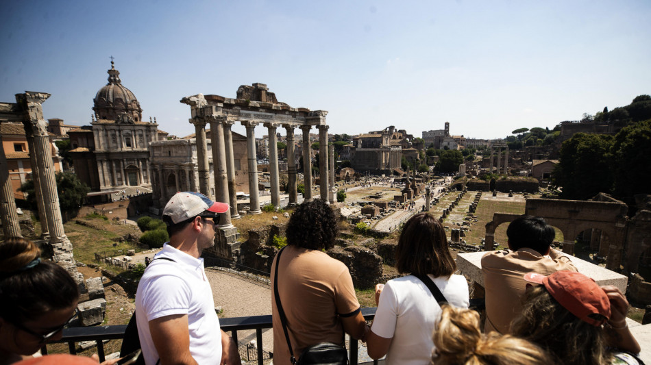 Bankitalia, a giugno sale numero e spesa dei turisti stranieri