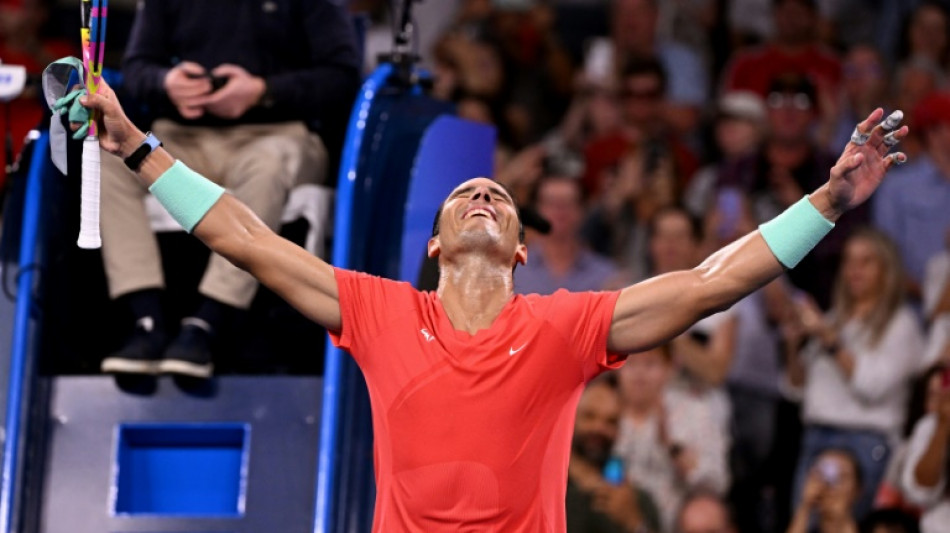 Nadal regresa a las pistas con un triunfo "emotivo e importante" ante Thiem