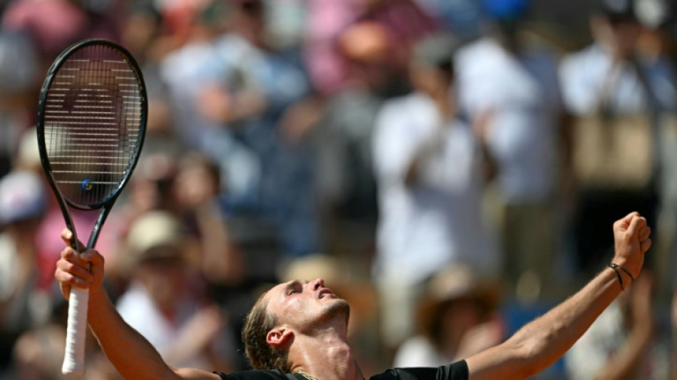 Zverev vence tcheco Machac e avança na defensa do título olímpico no tênis