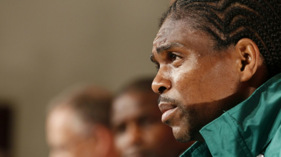 El exdelantero del Arsenal Nwankwo Kanu, nuevo presidente del club campeón de Nigeria