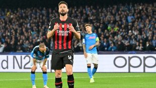 Olivier Giroud renova com Milan até 2024 