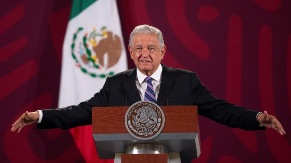 Presidente mexicano denuncia "traición" opositora tras revés legislativo a su reforma eléctrica