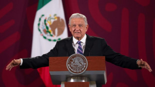 Presidente mexicano denuncia "traición" opositora tras revés legislativo a su reforma eléctrica