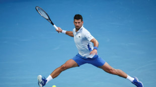 Djokovic supera un 'calentón' ante Fritz y Sabalenka vuela en Australia