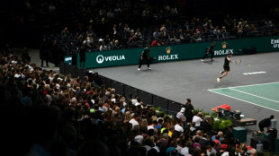 Tsitsipas pasa con solvencia a octavos del Masters 1000 de París