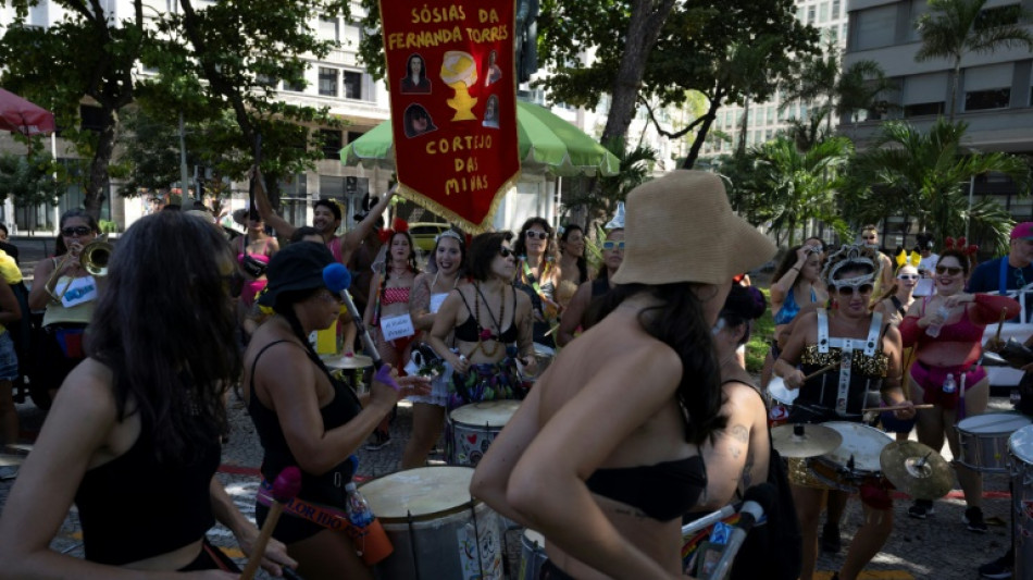 Rio abre desfiles de carnaval no ritmo do Oscar