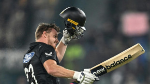 Phillips and Santner lead New Zealand to 78-run win over Pakistan