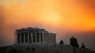 Grecia ordena más evacuaciones por incendios forestales que se acercan a Atenas