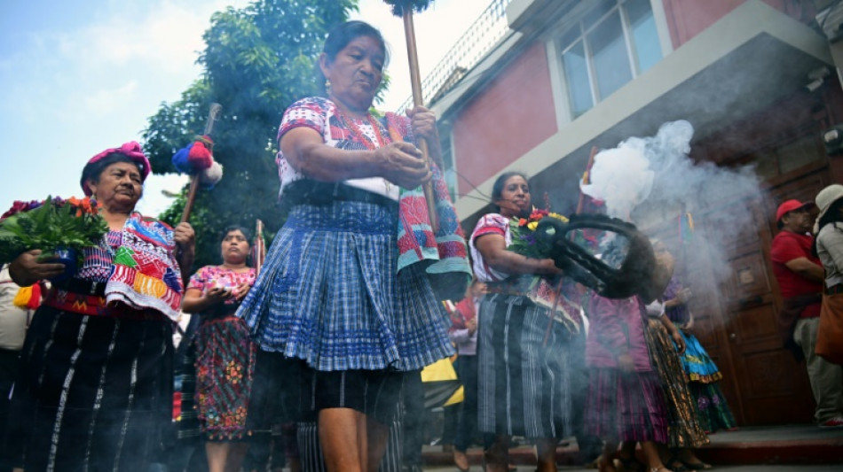 Incienso y danzas, pueblos indígenas encienden esperanza de cambios en Guatemala