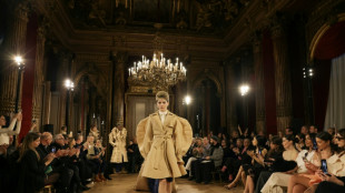 Viktor and Rolf juegan con la alta costura en París