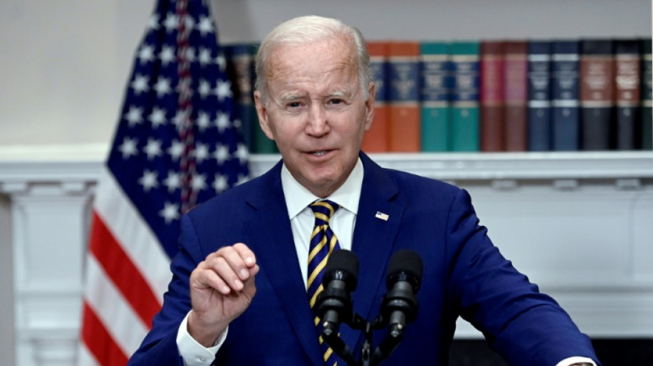 Une mesure "responsable et juste": Biden efface une partie de la dette étudiante