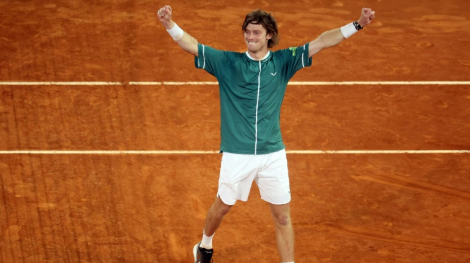 Rublev vence Auger-Aliassime e conquista Masters 1000 de Madri