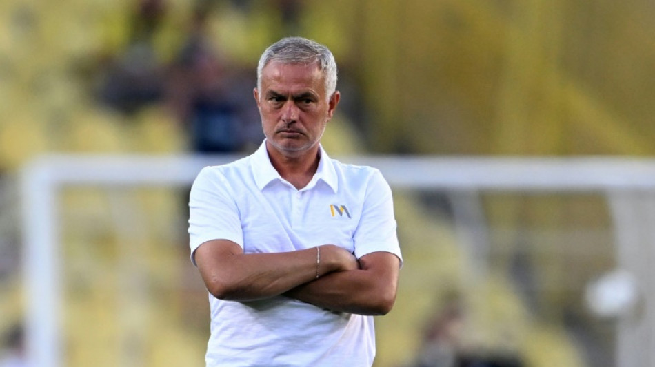 Lille elimina Fenerbahçe de Mourinho na pré-Champions