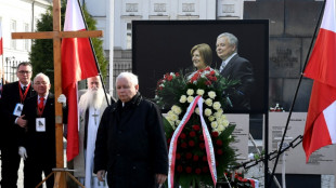 Polonia conmemora el accidente de Smolensk con sirenas, pese a las críticas