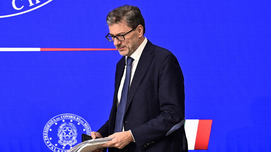 Giorgetti, 'economia mondo resiliente di fronte agli shock'