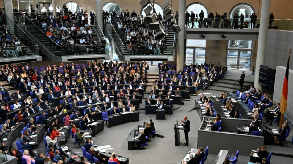 Bundestag debattiert Schuldenpaket: Scharfe Kritik von AfD und FDP