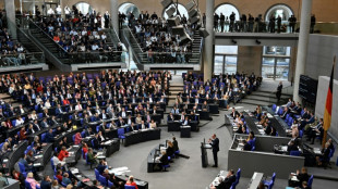 Bundestag debattiert Schuldenpaket: Scharfe Kritik von AfD und FDP