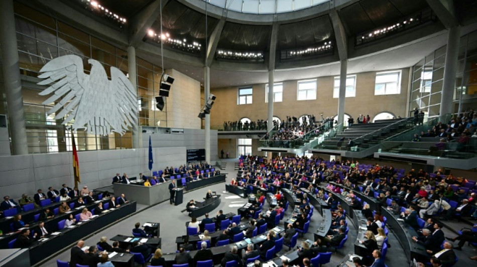 Bundestag billigt Schuldenpaket: Zweidrittelmehrheit klar erreicht